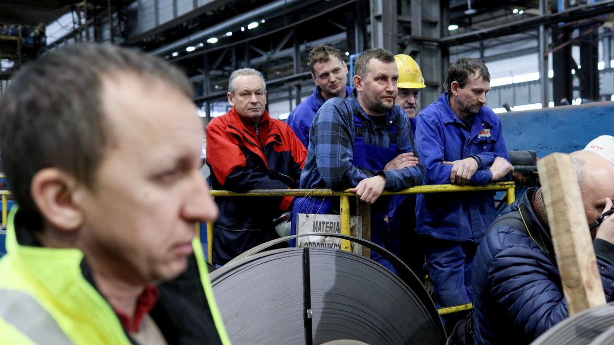 pracownicy
Racib�rz, 20.01.2023. Pracownicy firmy Rafako w Raciborzu podczas spotkania z przewodnicz�cym PO Donaldem Tuskiem, 20 bm. (jm) PAP/Zbigniew Meissner
Zbigniew Meissner
briefing, konferencja, PO, rafako, spotkanie, wizyta, Platforma Obywatelska, Platformy Obywatelskiej, pracownicy, zatrudnieni, pracownikami, sporu, sp�ka energetyczna, sp�ka gie�dowa, sp�r Tauron, sp�r Tauronem, za�oga, za�og�, zatrudnionymi