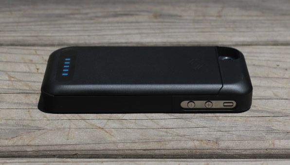 PhoneSuit – cieniutki case z baterią dla iPhone’a 4