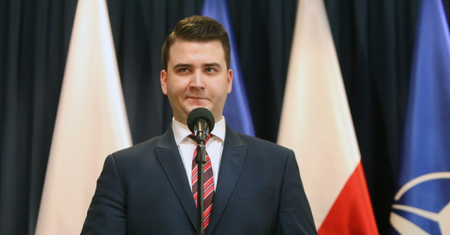 Misiewicz oświadczył się partnerce. "Pobyt Bartka w areszcie jedynie scementował ich związek"