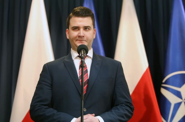 Misiewicz oświadczył się partnerce. "Pobyt Bartka w areszcie jedynie scementował ich związek"