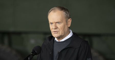 Tusk ukarany zwróceniem uwagi. Nazwał posła PiS "pajacem"