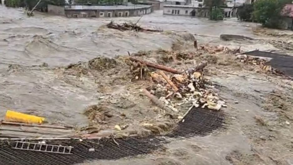 Runął most tymczasowy w Głuchołazach