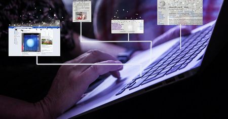 Hakowanie świata - zwiastun filmu o aferze Facebooka i handlu danymi