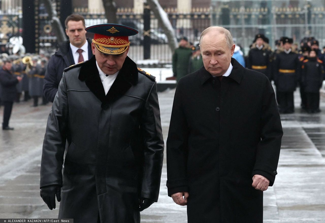 In the photo are Sergey Shoigu and Vladimir Putin.
