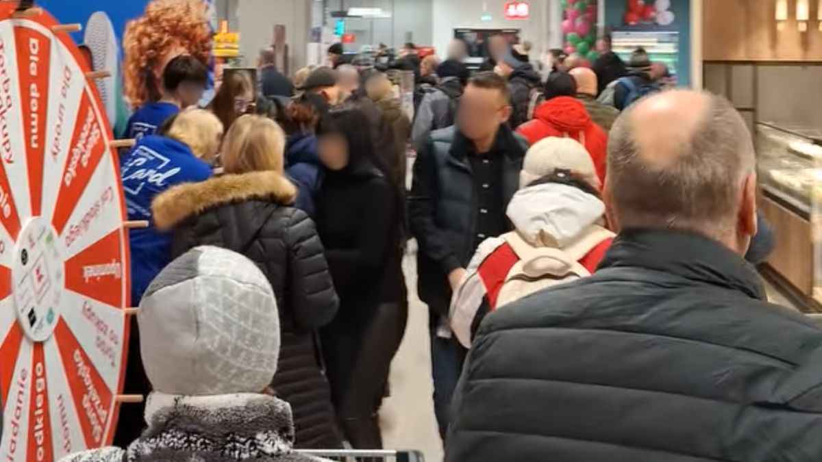Tłumy na otwarciu sklepu sieci Kaufland.