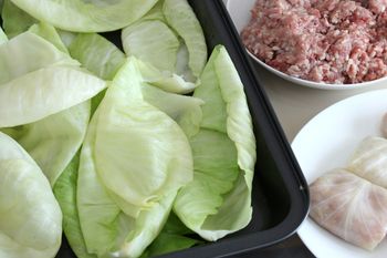Liście kapusty nie będą się rwać w czasie zwijania gołąbków. Sposób doświadczonych kucharek