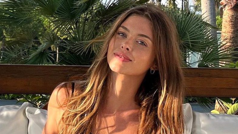 Joanna Opozda eksponuje zabójczą figurę w skąpym kostiumie kąpielowym