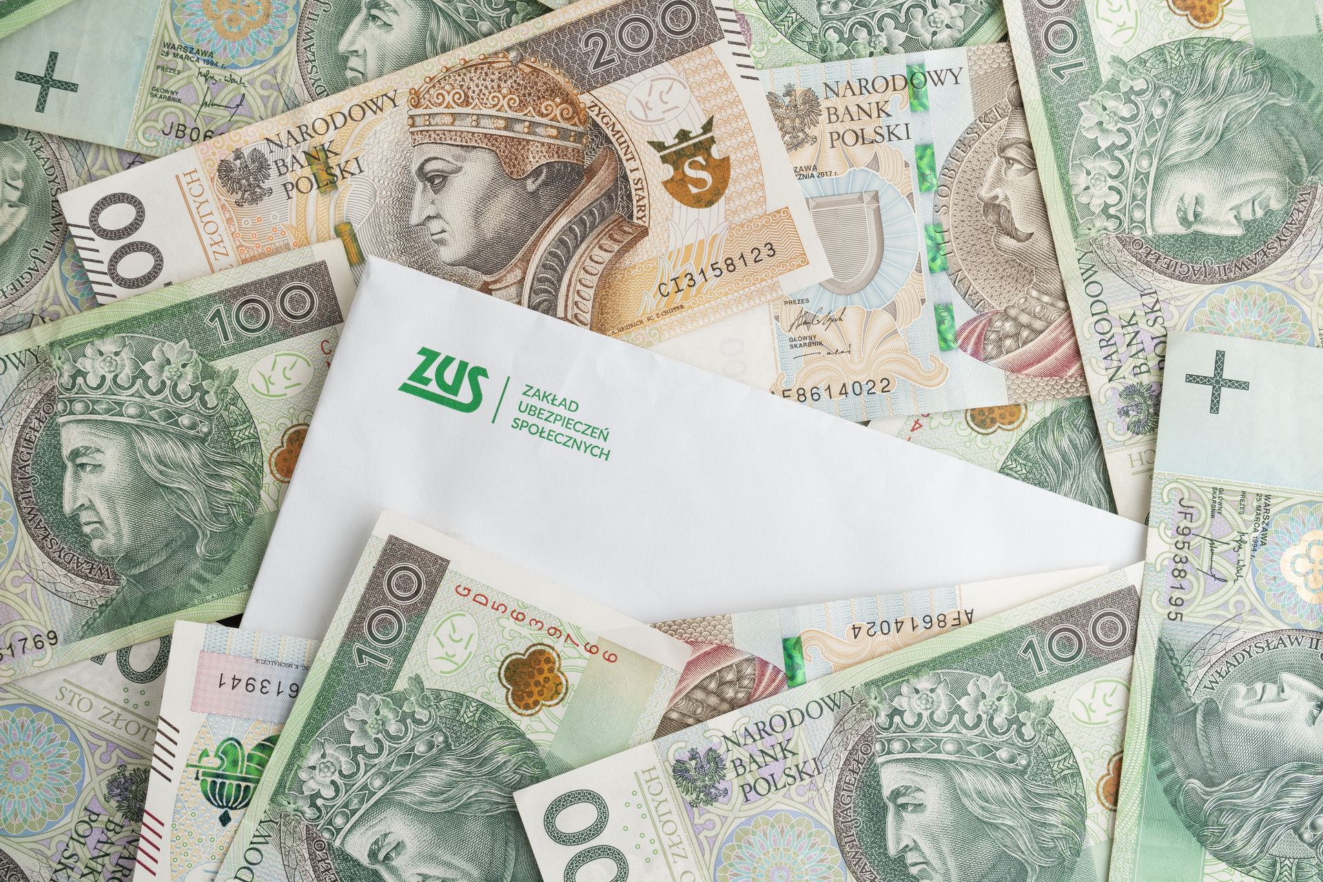 Pół miliarda złotych na subkontach ZUS czeka na spadkobierców – dlaczego tylko 20% odzyskuje pieniądze