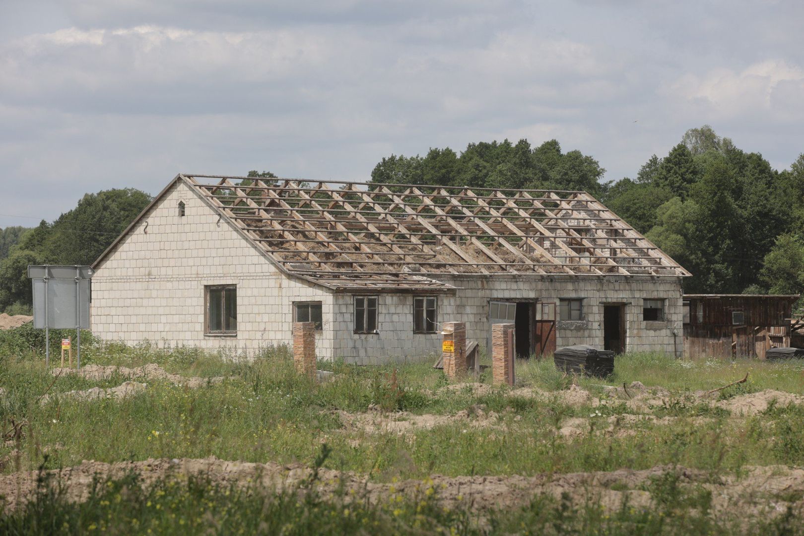 Budowa S74 w Pepicach = budynek w rozbiórce