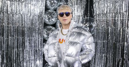 To nie żart. Gwiazdor disco polo naprawdę je sprzedaje. Cena powala