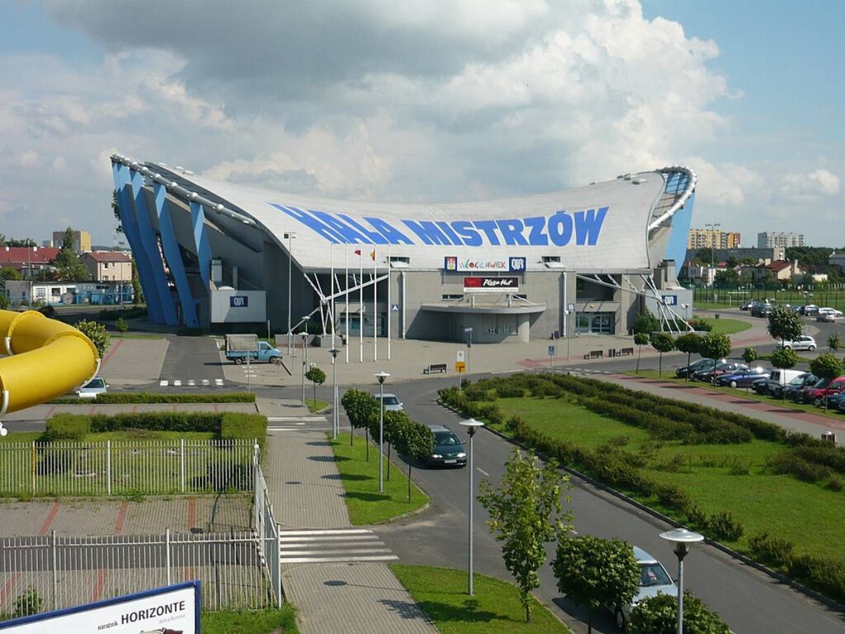 Włocławek: Minęły 24 lata od uroczystego otwarcia Hali Mistrzów. Historia obiektu i napisu
