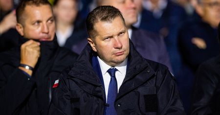Podwyżki dla nauczycieli? "U Czarnka są pieniądze na wille"