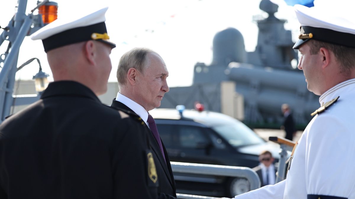Russian president attends Navy Day celebrations in St. Petersburg
ALEXANDER KAZAKOV / SPUTNIK / KREMLIN POOL
navy day, russia, putin