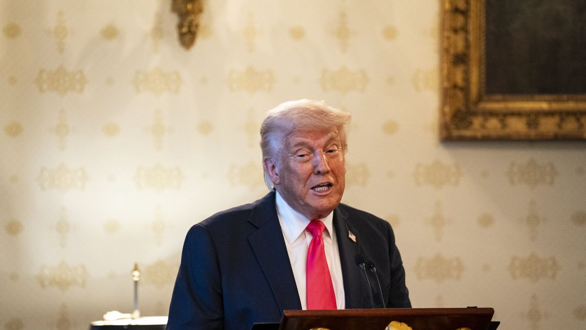 US President Donald Trump speaks during an Easter prayer service and dinner in the Blue Room of the White House in Washington, DC, USA, 16 April 2025. EPA/AL DRAGO / POOL Dostawca: PAP/EPA.
