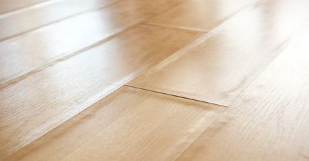 Widzisz takie bąble? Przyłóż do paneli. Obejdzie się bez wymiany