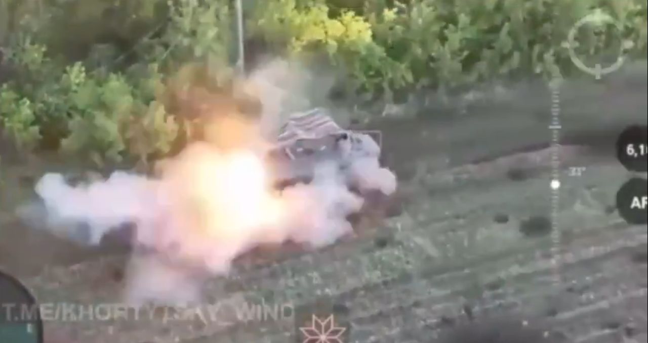 Russian MT-LB being fired upon by a Ukrainian M2A2 Bradley ODS.