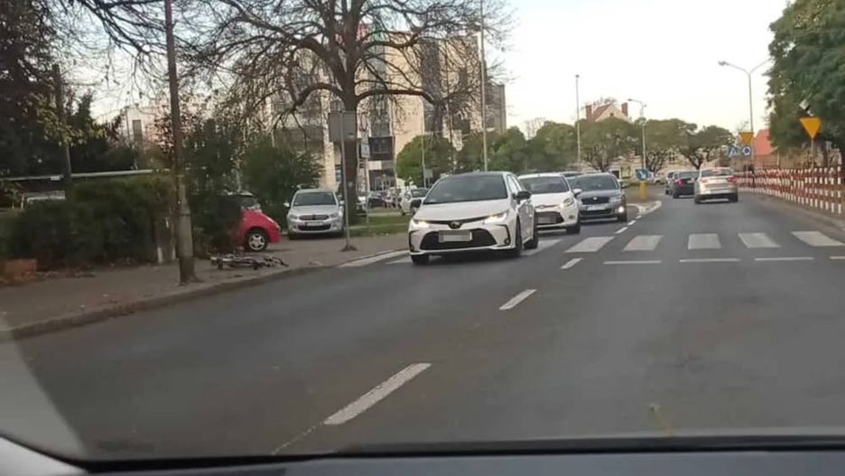 Pijany rowerzysta wjechał pod samochód w centrum Zielonej Góry