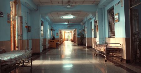 WHO alarmuje po śmierci dzieci w Indiach. Toksyczne syropy na kaszel ujawniają luki w systemie kontroli leków