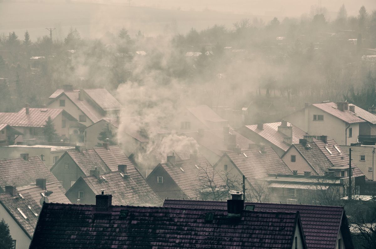 Тривожний звіт про викиду смогу у Мазовецькому воєводстві