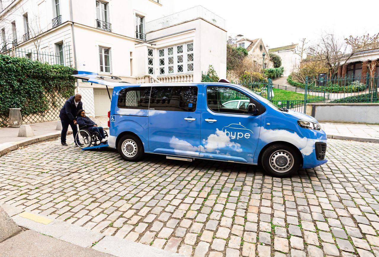 Wodorowe taksówki w Paryżu. Są dostosowane dla osób niepełnosprawnych