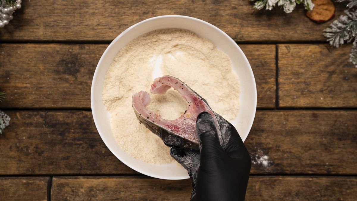 Jednym z kluczowych etapów pracy z karpiem jest panierowanie