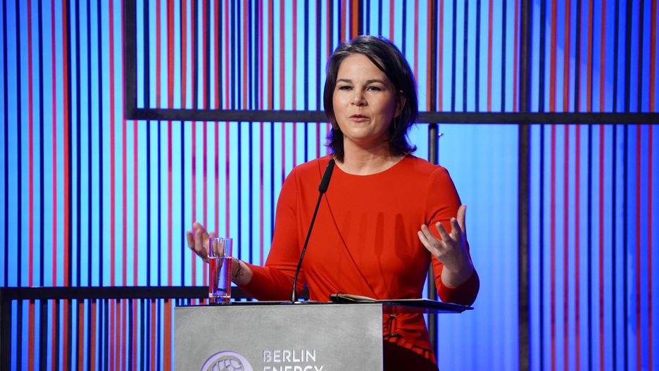 German Foreign Minister Annalena Baerbock speaks during the opening of the 8th Berlin Energy Transition Dialogue (BETD) in Berlin, Germany, 29 March 2022. The eighth Berlin Energy Transition Dialogue, running on 29 and 30 March 2022 under the motto 'From Ambition to Action', will see ministers and high-level delegations from more than 50 countries holding discussions with representatives from the business community, academia and civil society, about strategies and solutions for the transformation of energy systems around the world to reach greater independence from fossil fuels. EPA/CLEMENS BILAN Dostawca: PAP/EPA.