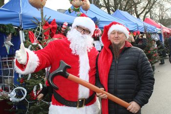 Kamieńsk: Trwa Jarmark Bożonarodzeniowy 2025. Świąteczne zakupy, pyszności i występy!