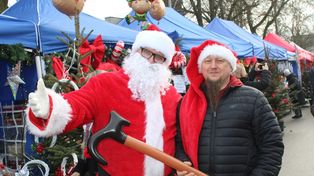 Kamieńsk: Trwa Jarmark Bożonarodzeniowy 2025. Świąteczne zakupy, pyszności i występy!