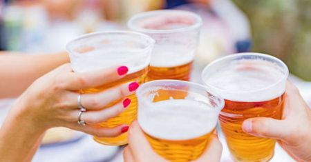 Już 14-latkowie piją alkohol. Dane przerażają. Eksperci biją na alarm
