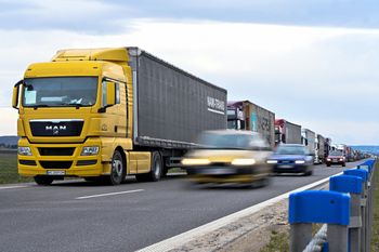 PO i PiS jednym głosem w europarlamencie. Przegrali głosowanie
