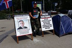 Stoi przed bankiem z kulą u nogi. "Polski kapitał musi zostać w Polsce!"