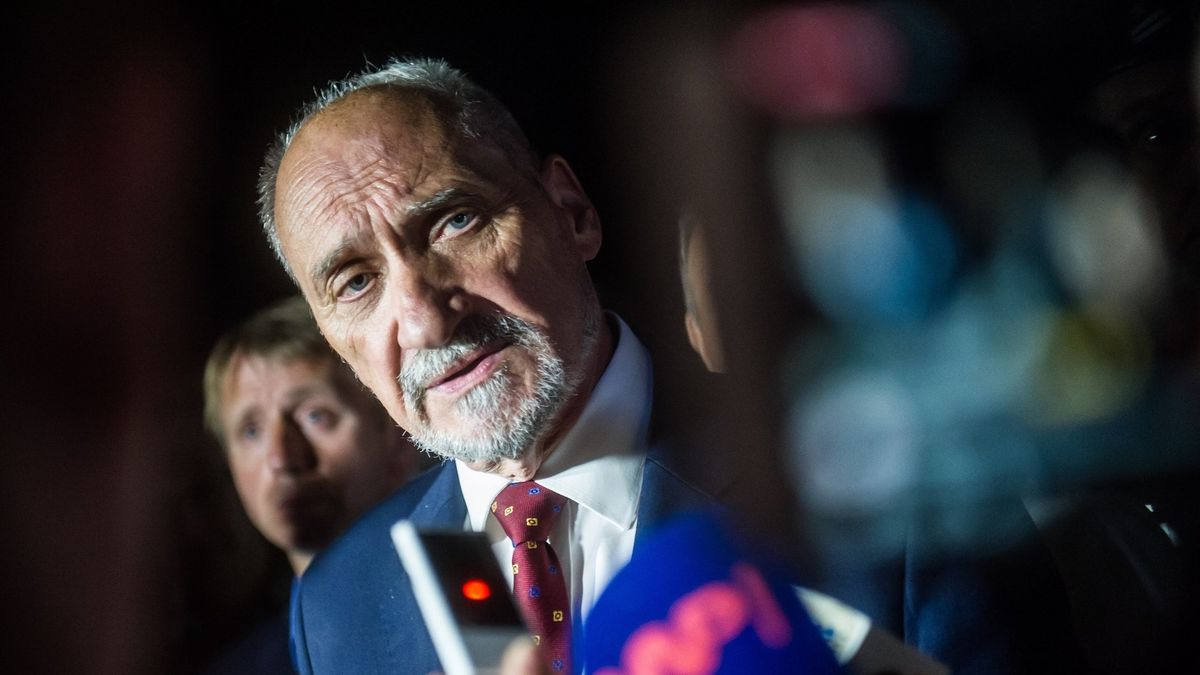 Minister Macierewicz jeszcze długo może poczekać na specjalne wagony dla wojska