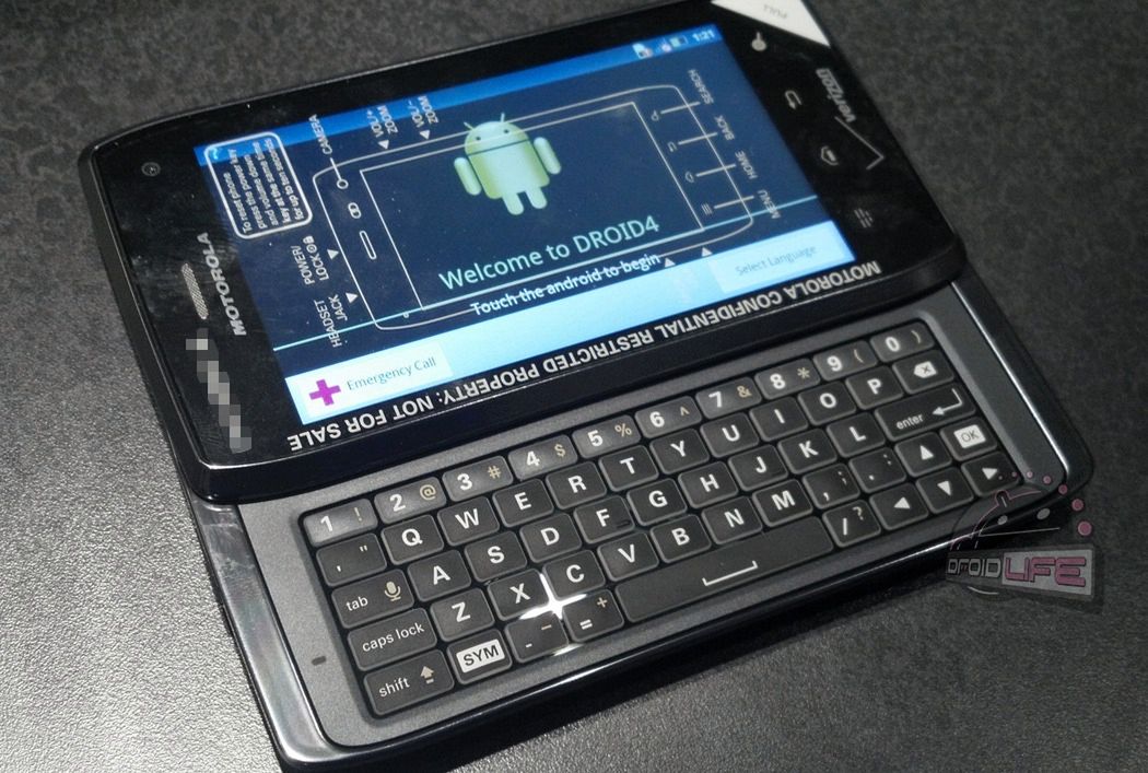 Motorola DROID4 pozuje do zdjęć - ma co pokazać