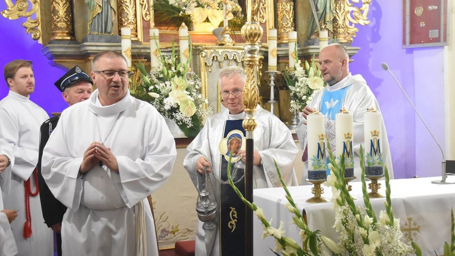 Odpust w parafii pw. Najświętszej Maryi Panny Wniebowziętej w Mórce. Podczas mszy świętej poświęcono kwiaty i zioła [film, zdjęcia]