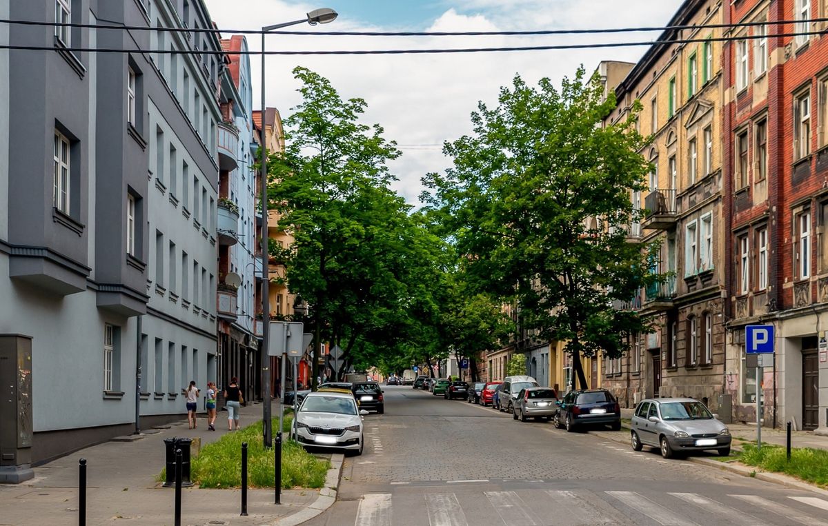 Śląskie. W Bytomiu wyremontowanych zostanie m.in. 10 budynków przy ulicy Mickiewicza, powstaną nowe nawierzchnie chodników.
