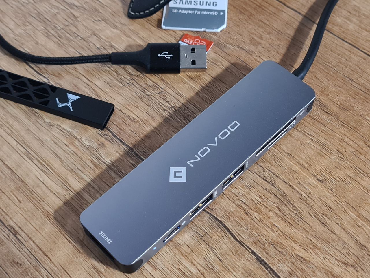 Krótki test HUB USB-C Novoo 6 w 1: Jak szwajcarski scyzoryk