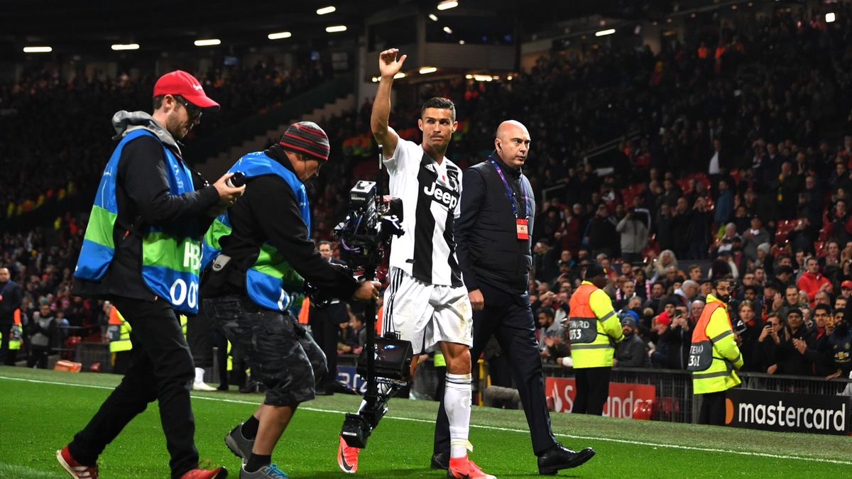 Zdjęcie okładkowe artykułu: Getty Images /  / Na zdjęciu: Cristiano Ronaldo dziękuje kibicom Man Utd za brawa