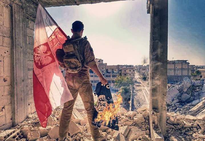 Polak walczący z ISIS opublikował zdjęcie z Al-Rakki. Internauci zwrócili uwagę na jedną rzecz