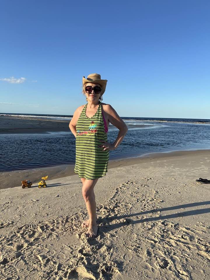 Danuta Martyniuk na plaży w Australii