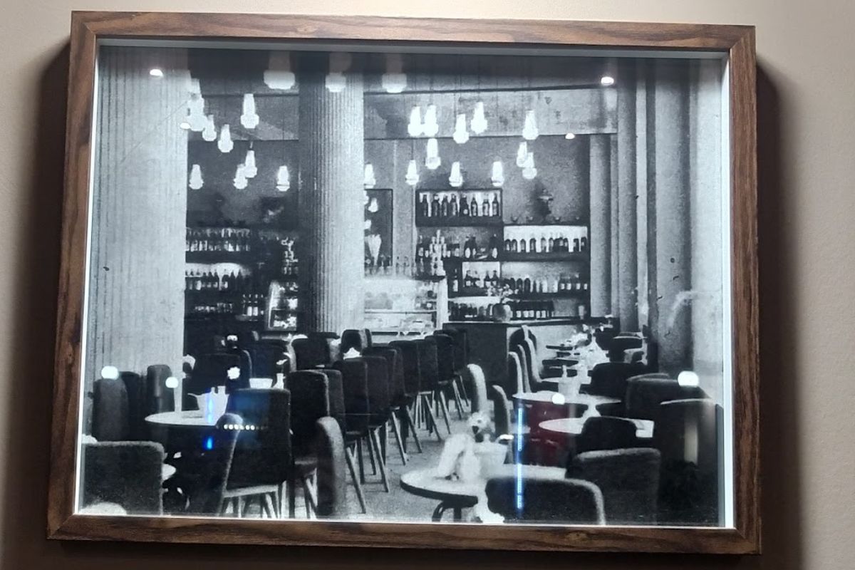 Wnętrza restauracji lata 60-70. 