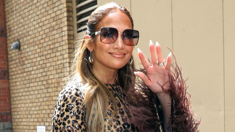 Drapieżna Jennifer Lopez biega po Nowym Jorku z torebką wartą fortunę