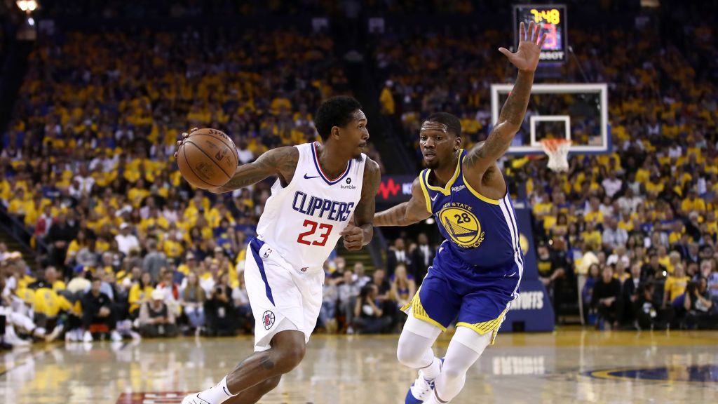 Getty Images / Ezra Shaw / Na zdjęciu: Lou Williams (z lewej) i Alfonzo McKinnie