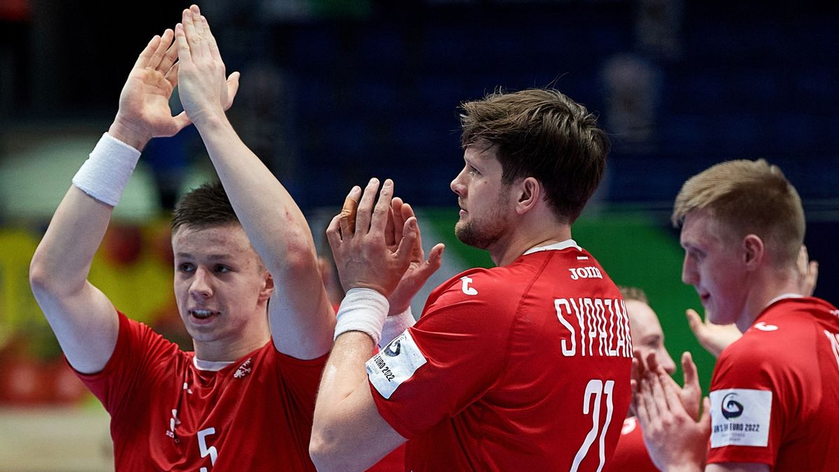 PAP / Adam Warżawa / Na zdjęciu: Michał Olejniczak (z lewej) i Kamil Syprzak po wygranej z Austrią