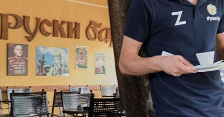 Kelnerzy w stolicy Czarnogóry ze znakiem "Z" na ubraniach. Stanowcza reakcja ukraińskiej ambasady