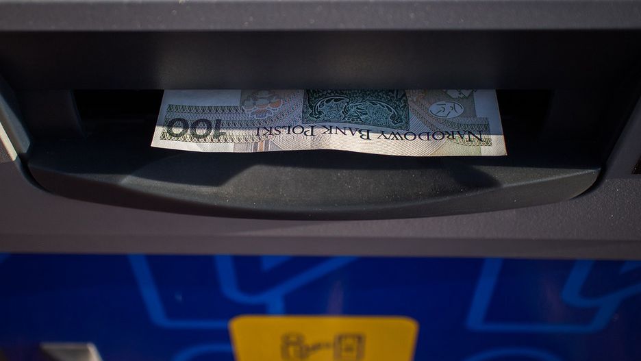Zabrała pieniądze znalezione w bankomacie. Surowa kara za przywłaszczenie 100 zł