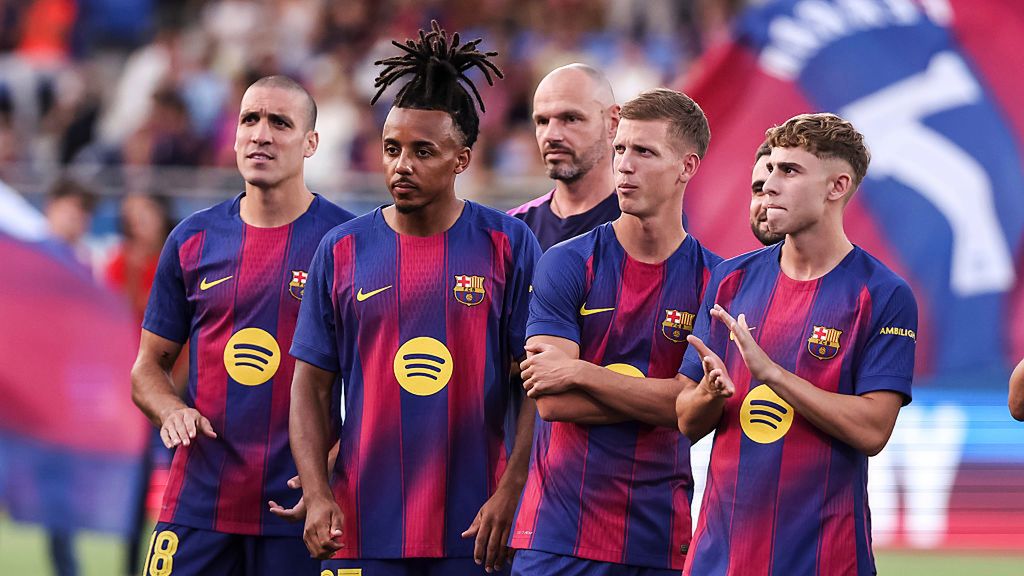 Getty Images / Javier Borrego/Europa Press / Na zdjęciu: piłkarze FC Barcelony, w tym Jules Kounde