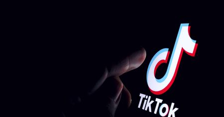 Rosja cenzuruje media i grozi karami – jaka jest reakcja TikToka?