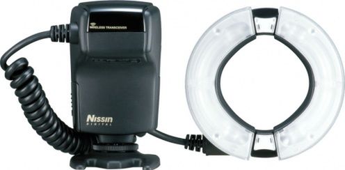 Pierścieniowa lampa błyskowa Nissin MF18 na Photokina 2010