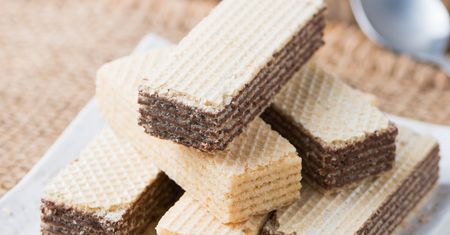 Przepis na te wafle znalazłem w starym zeszycie mamy. W PRL-u były hitem