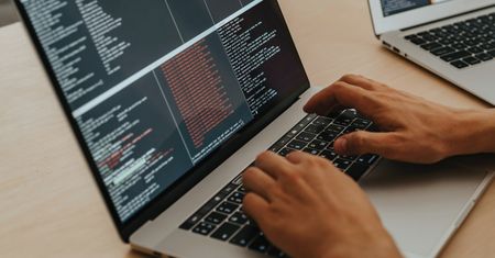 Uwaga na ClickFix. Tak można zainfekować komputer